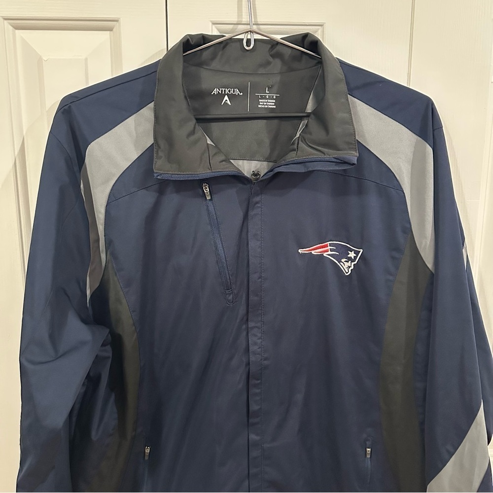 Antigua NFL Patriots Lightweight Jacket - Picture 2 of 10